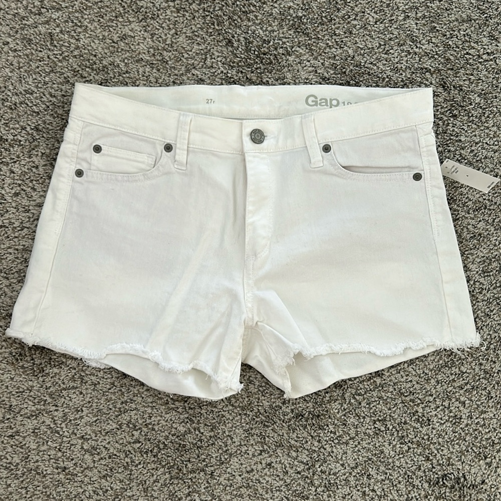 Gap Size 4 cut off shorts